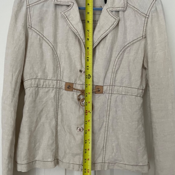 DKNY linen shirt - great with white jeans or denim - Picture 3 of 8